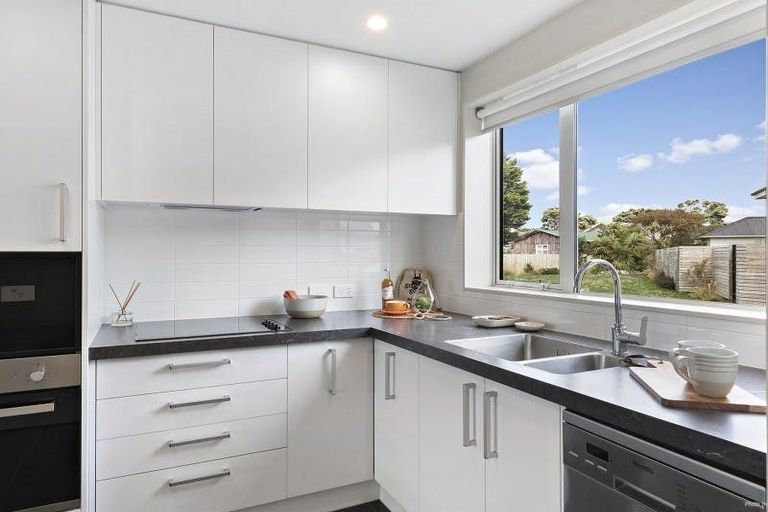 Photo of property in 2u6 Stone Street, Miramar, Wellington, 6022