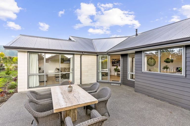 Photo of property in 2 Lamont Place, Waikanae, 5036