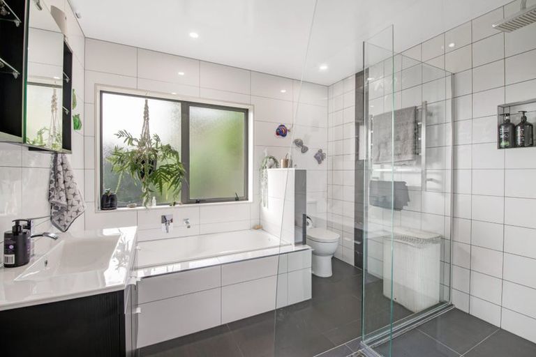 Photo of property in 42 Urumaraki Avenue, Helensville, 0800