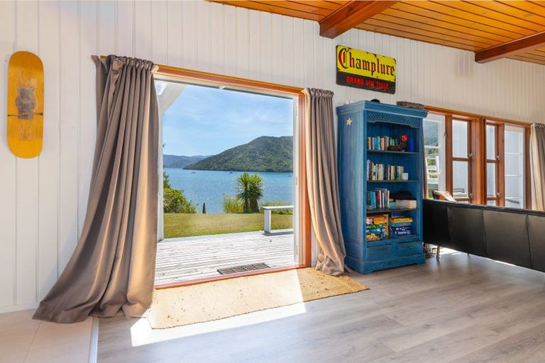 Photo of property in 15 Mccormicks Road, Whatamango Bay, Picton, 7281