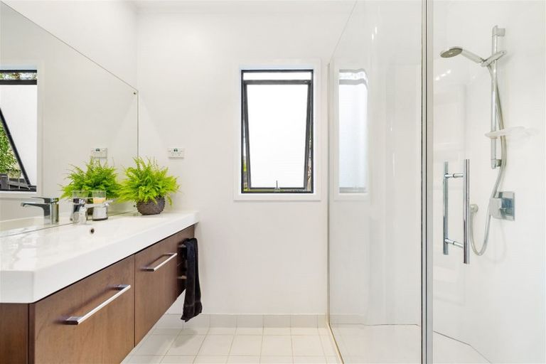 Photo of property in 9 Luxor Place, Massey, Auckland, 0614