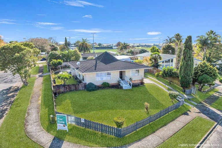 Photo of property in 1 Milsom Place, Te Puke, 3119