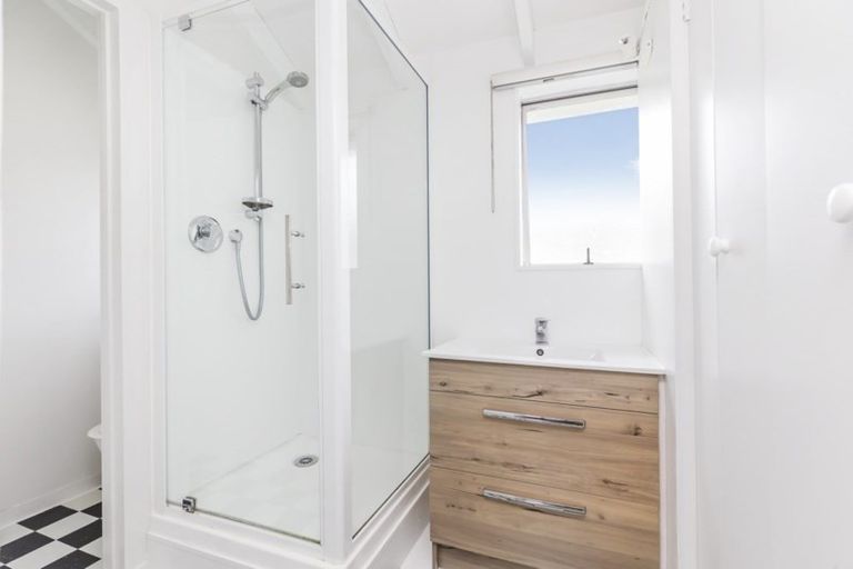 Photo of property in 24/125u Queens Drive, Lyall Bay, Wellington, 6022