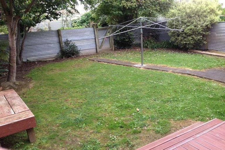 Photo of property in 28 Farnham Avenue, Highbury, Palmerston North, 4412