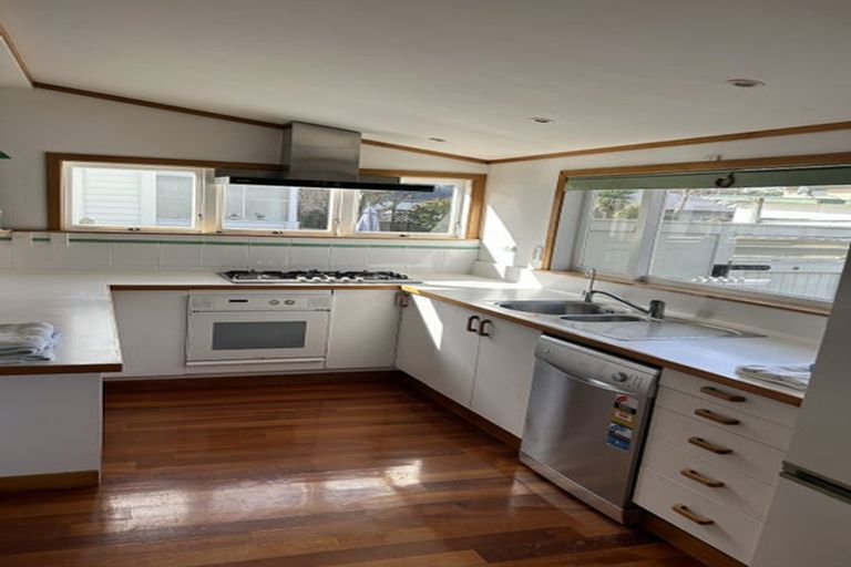 Photo of property in 281 The Parade, Island Bay, Wellington, 6023