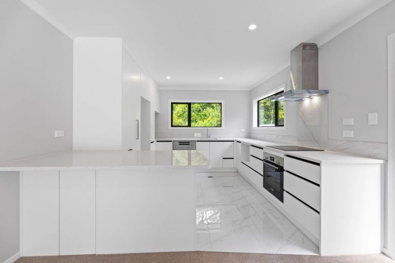 Photo of property in 4 Winnie Close, Acacia Bay, Taupo, 3330