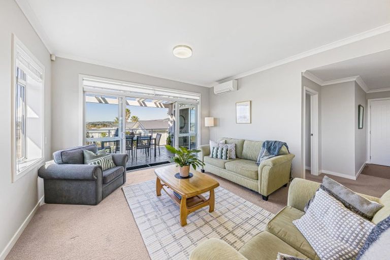 Photo of property in 72 Landmark Terrace, Orewa, 0931