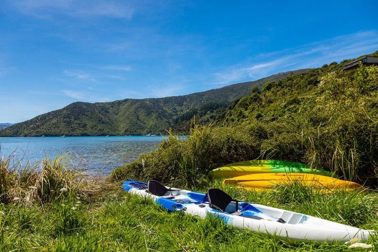 Photo of property in 15 Mccormicks Road, Whatamango Bay, Picton, 7281