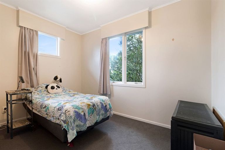 Photo of property in 15 Sherwood Avenue, Te Atatu South, Auckland, 0610