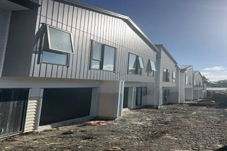 Photo of property in 30a/4 Tirimoana Road, Te Atatu South, Auckland, 0602