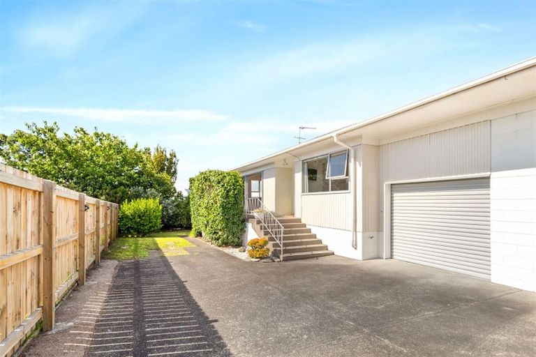 Photo of property in 2/4 Evelyn Place, Hillcrest, Auckland, 0627