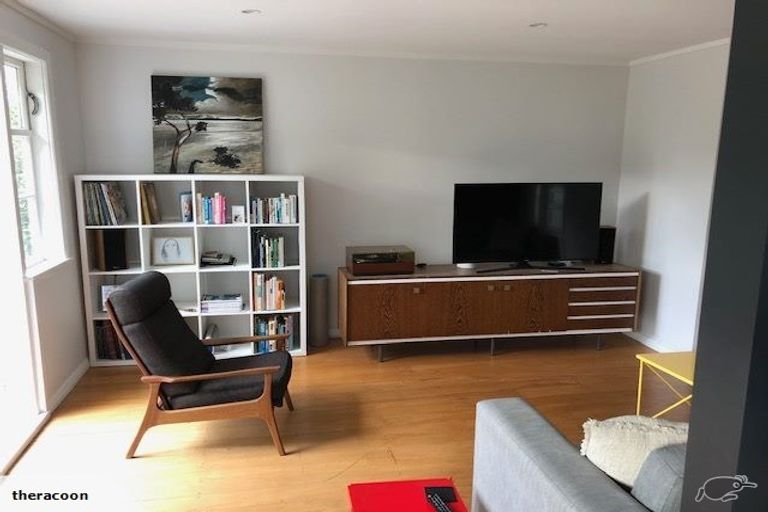 Photo of property in 45 Hutchinson Avenue, New Lynn, Auckland, 0600