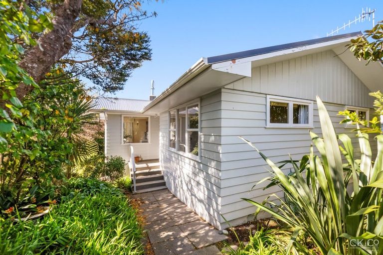 Photo of property in 10 Cedar Street, Maungaraki, Lower Hutt, 5010