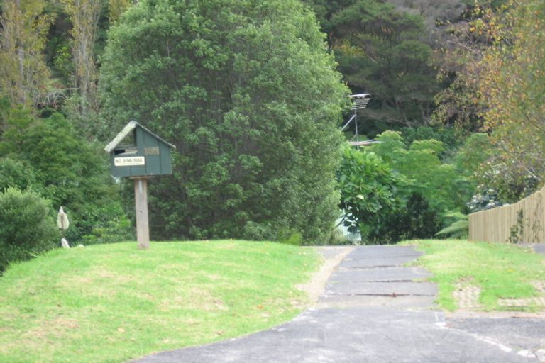Photo of property in 15 West Lynn Road, Titirangi, Auckland, 0604