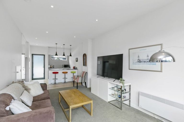 Photo of property in 11/6u Oswald Crescent, Paparangi, Wellington, 6037