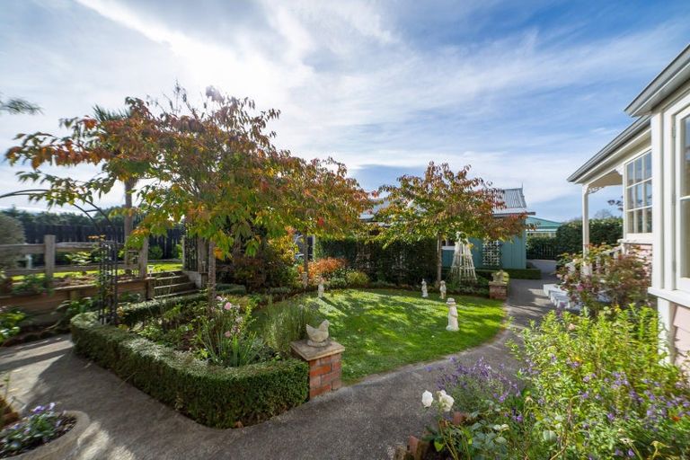 Photo of property in 10 Cotter Street, Greytown, 5712