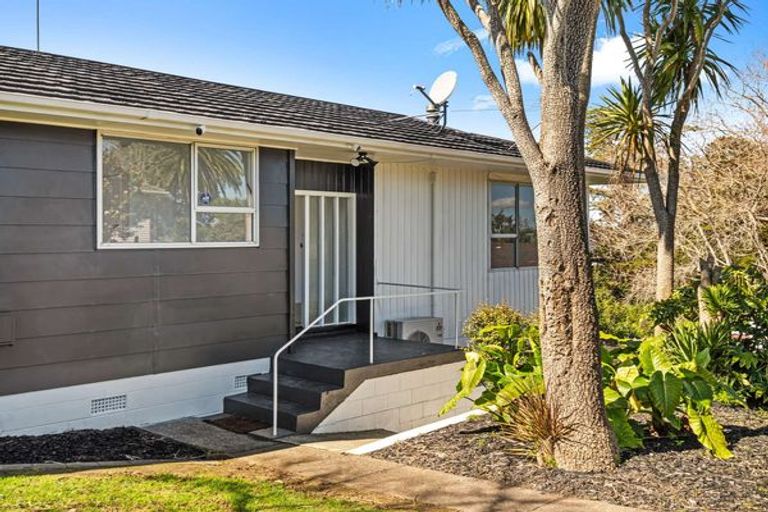 Photo of property in 24 Leaver Place, Weymouth, Auckland, 2103