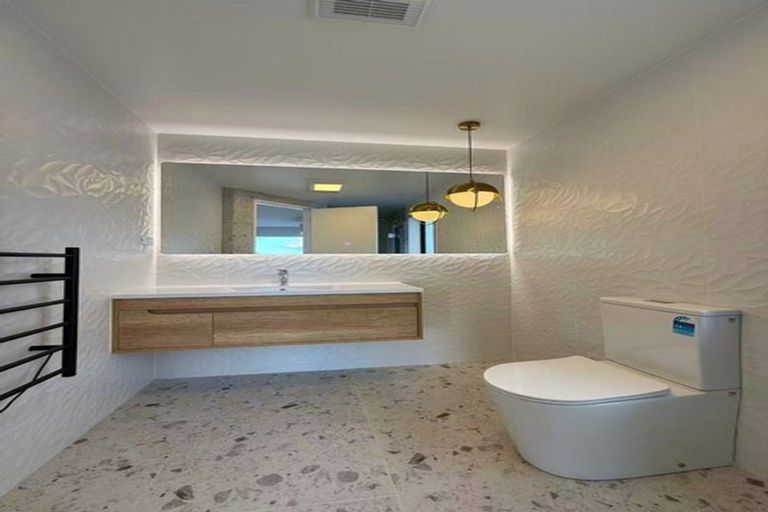 Photo of property in 5/8 Park Rise, Campbells Bay, Auckland, 0630