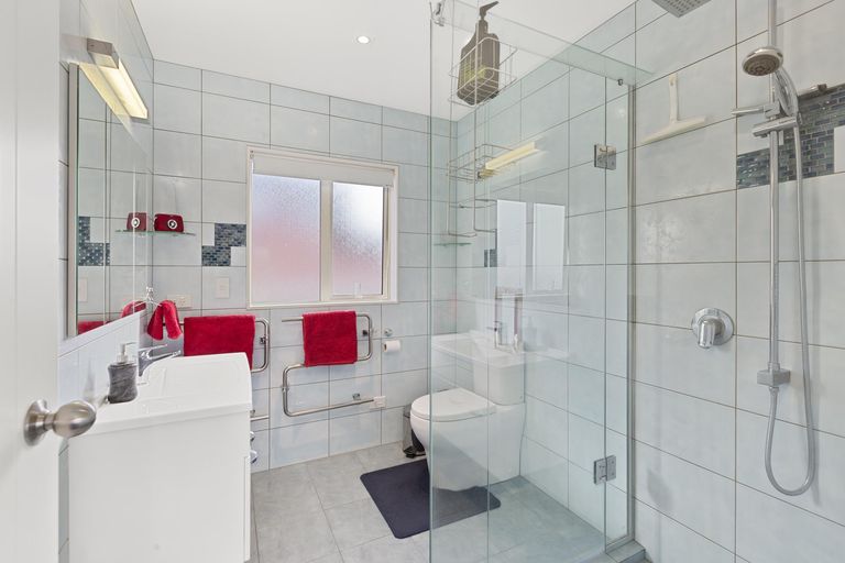 Photo of property in 8a Daytona Road, Henderson, Auckland, 0610