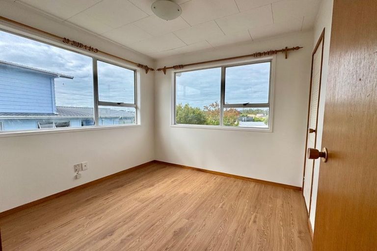 Photo of property in 49 Rosewarne Crescent, Glendene, Auckland, 0602