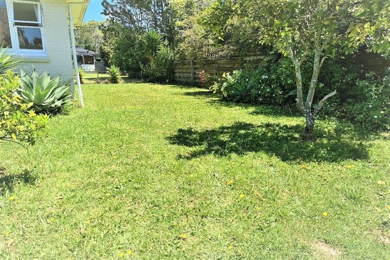 Photo of property in 2/13 Ocean View Road, Hillcrest, Auckland, 0627