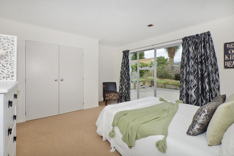 Photo of property in 18 Resolution Place, One Tree Point, 0118