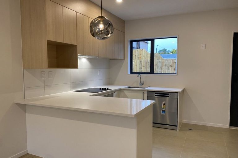 Photo of property in 27 Paetai Lane, Te Atatu Peninsula, 0610