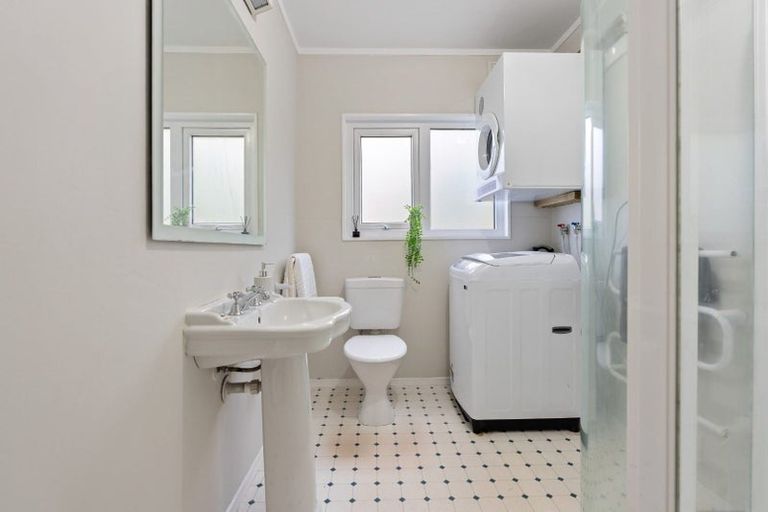 Photo of property in 1/60 Winston Street, Crofton Downs, Wellington, 6035