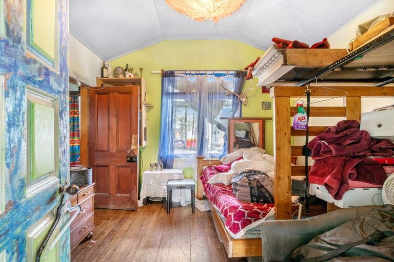 Photo of property in 115 Cornfoot Street, Castlecliff, Whanganui, 4501