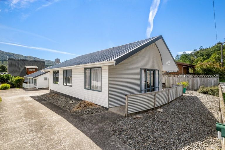Photo of property in 3a Heather Place, Picton, 7220