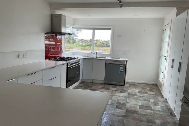 Photo of property in 171c Colwill Road, Massey, Auckland, 0614