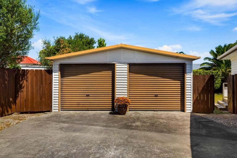 Photo of property in 114a Mcleod Road, Te Atatu South, Auckland, 0610
