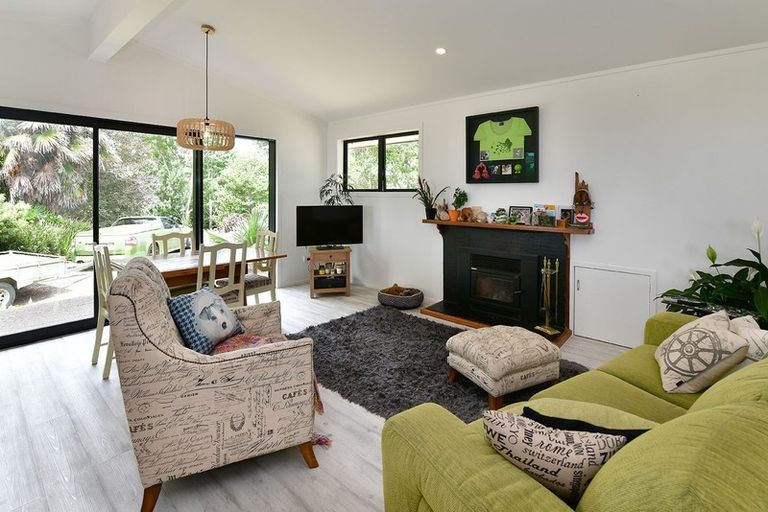 Photo of property in 1708 South Head Road, South Head, Helensville, 0874