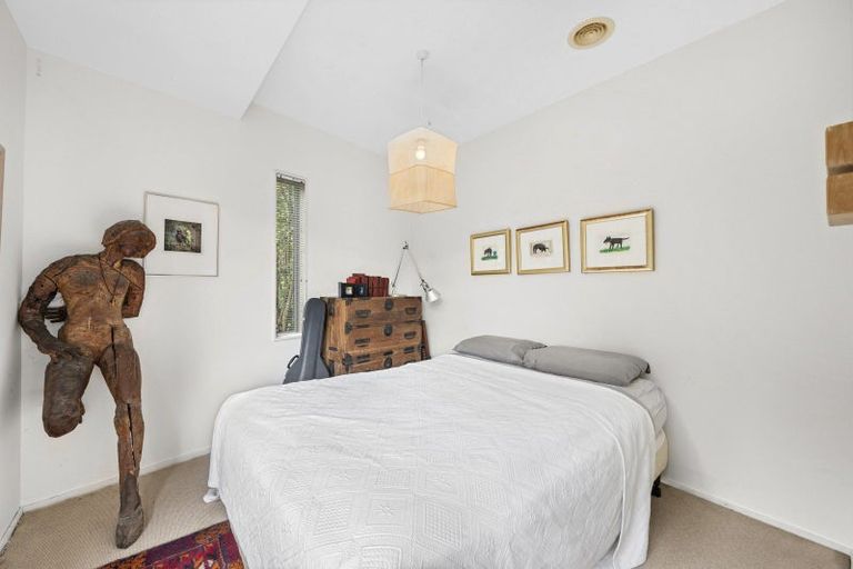 Photo of property in 36a Fortification Road, Karaka Bays, Wellington, 6022