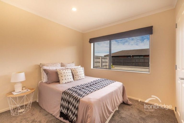 Photo of property in 13 Percy Kinsman Crescent, Riverstone Terraces, Upper Hutt, 5018