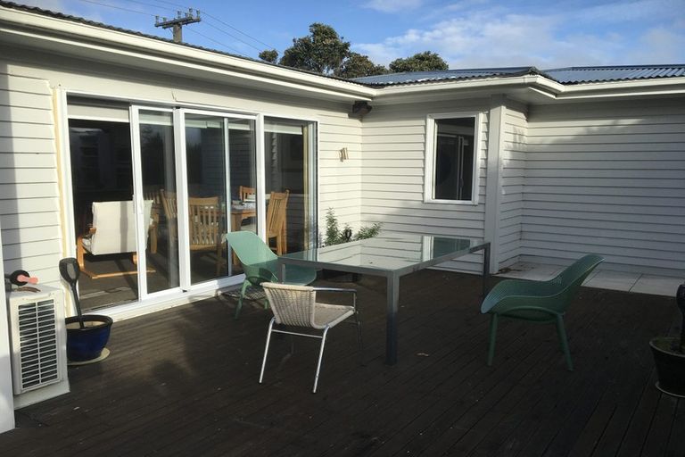 Photo of property in 108 Seaview Road, Paraparaumu Beach, Paraparaumu, 5032