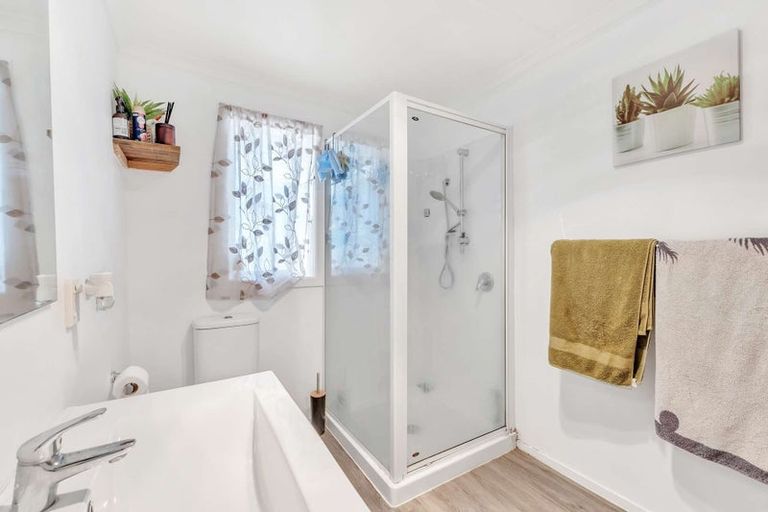 Photo of property in 16 Alberta Road, Glen Avon, New Plymouth, 4312