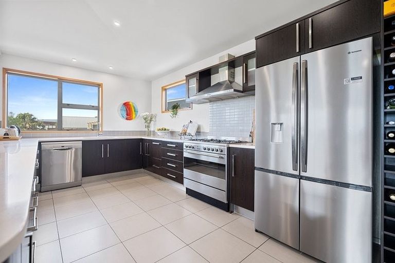 Photo of property in 570a Papamoa Beach Road, Papamoa Beach, Papamoa, 3118