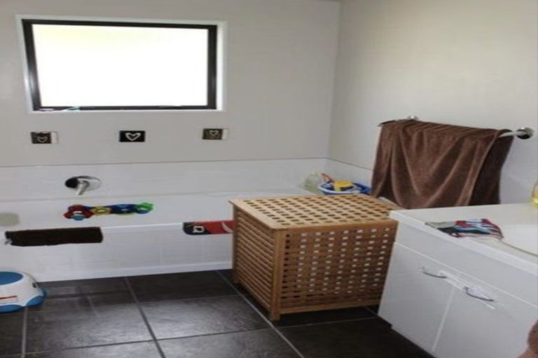 Photo of property in 37 Puriri Road, Pukekohe, 2120