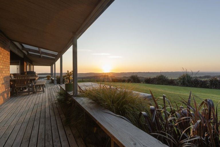 Photo of property in 457 Kiwitahi Road, Helensville, 0875