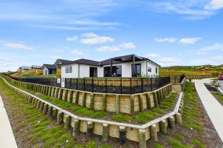 Photo of property in 1 Bosun Place, Te Atatu Peninsula, Auckland, 0610