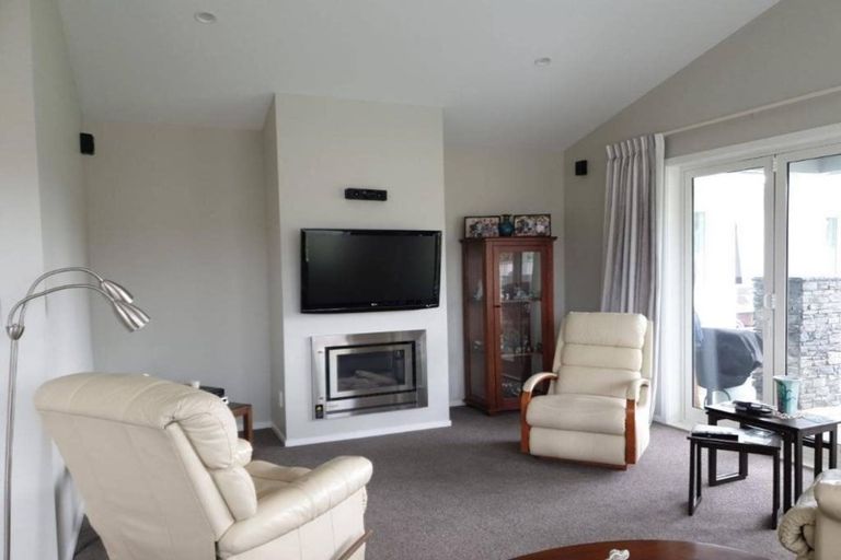 Photo of property in 36 Resolution Drive, Whitby, Porirua, 5024