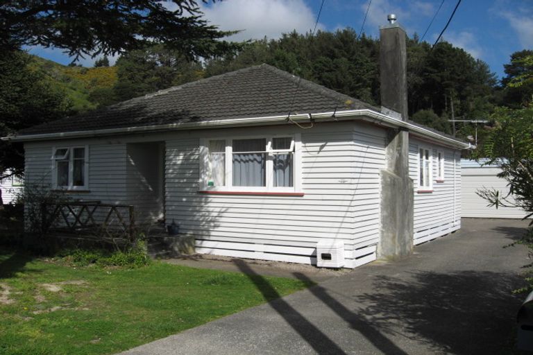 Photo of property in 18 Homedale Road, Wainuiomata, Lower Hutt, 5014