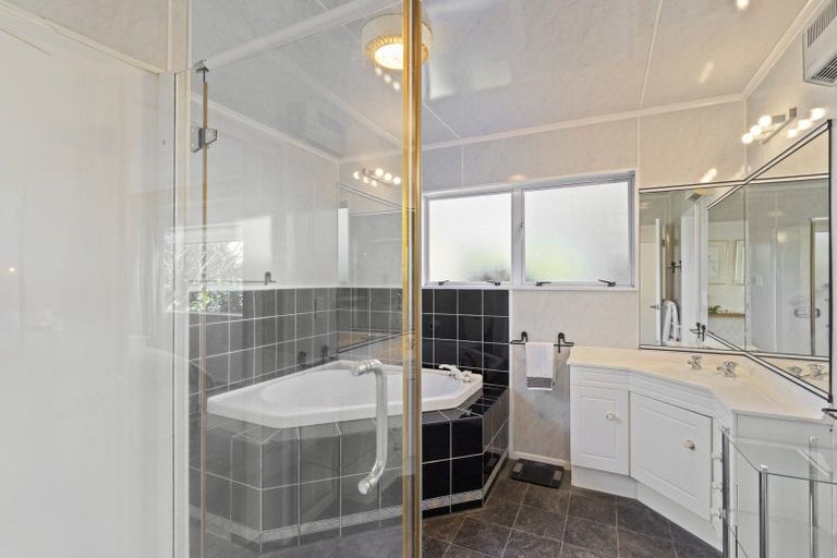 Photo of property in 2/13 Chatswood Grove, Fitzroy, New Plymouth, 4312