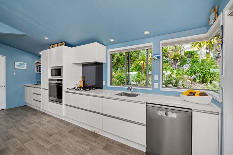 Photo of property in 104 Te Wahapu Road, Russell, 0272