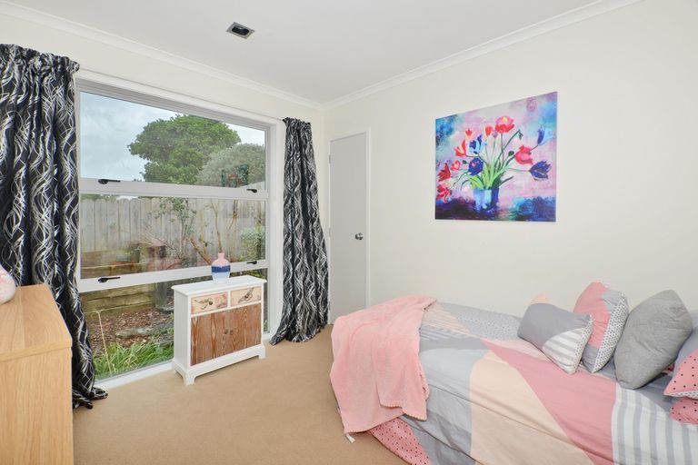 Photo of property in 18 Resolution Place, One Tree Point, 0118