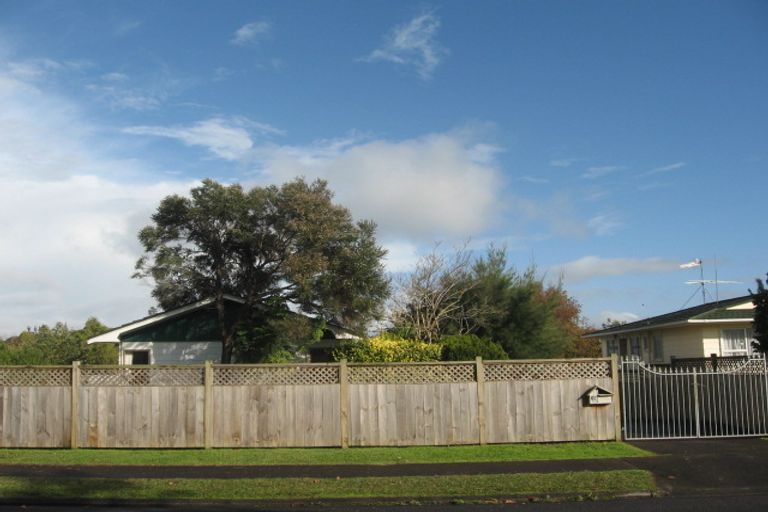 Photo of property in 61 Archmillen Avenue, Pakuranga Heights, Auckland, 2010