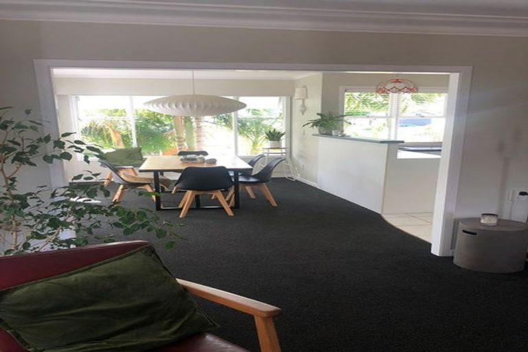 Photo of property in 1/1 Sylvan Park Avenue, Milford, Auckland, 0620