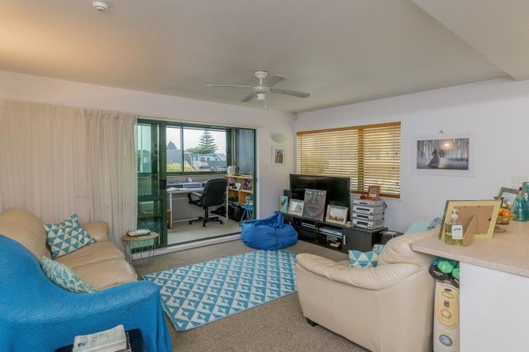 Photo of property in 1e/25 Maclean Street, Paraparaumu Beach, Paraparaumu, 5032