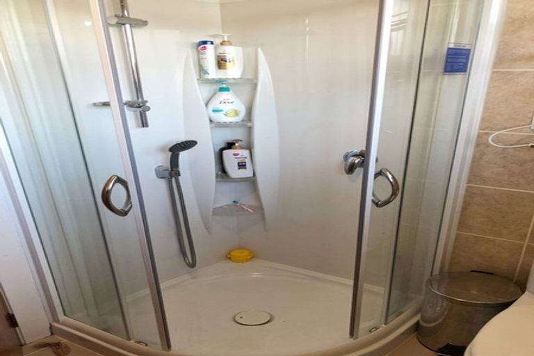 Photo of property in 13 Seakens Way, Glen Eden, Auckland, 0602